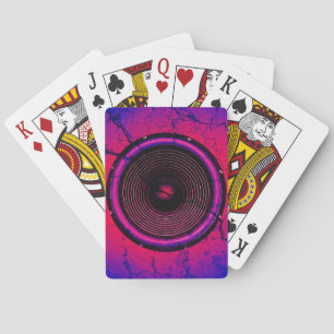 Jeu De Cartes Enceinte sur un mur fissuré