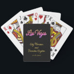 Jeu De Cartes Flammes colorées de Las Vegas<br><div class="desc">Ces Las Vegas Playing Cards sont agrémentés de rose brillant et coloré sur un arrière - plan noir, ce qui en fait la faveur parfaite pour un mariage de destination à Las Vegas. Il fait partie de la Colorful Las Vegas Sparkles Mariage Collection. Si d'autres éléments de coordination sont nécessaires,...</div>