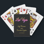 Jeu De Cartes Flammes colorées de Las Vegas<br><div class="desc">Ces Las Vegas Playing Cards sont agrémentés de rose brillant et coloré sur un arrière - plan noir, ce qui en fait la faveur parfaite pour un mariage de destination à Las Vegas. Il fait partie de la Colorful Las Vegas Sparkles Mariage Collection. Si d'autres éléments de coordination sont nécessaires,...</div>