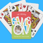 Jeu De Cartes Game On! Photo de famille mignonne et colorée<br><div class="desc">Ce joli design photo est en couleurs vives primaires et comporte le texte "JEU SUR!" Des variantes de cette conception ainsi que des produits de coordination sont disponibles dans notre boutique, zazzle.com/store/doodlelulu. Contactez-nous si vous avez besoin que cette conception s'applique à un produit spécifique pour créer votre propre article de...</div>