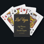 Jeu De Cartes Gold Las Vegas Sparkles<br><div class="desc">Ces Las Vegas Playing Cards sont accentués avec le type or brillant sur un arrière - plan noir, ce qui en fait la faveur parfaite pour un mariage de destination à Las Vegas. Il fait partie de la Gold Las Vegas Sparkles Mariage Collection. Si d'autres éléments de coordination sont nécessaires,...</div>