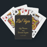Jeu De Cartes Gold Las Vegas Sparkles<br><div class="desc">Ces Las Vegas Playing Cards sont accentués avec le type or brillant sur un arrière - plan noir, ce qui en fait la faveur parfaite pour un mariage de destination à Las Vegas. Il fait partie de la Gold Las Vegas Sparkles Mariage Collection. Si d'autres éléments de coordination sont nécessaires,...</div>