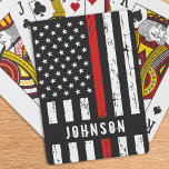 Jeu De Cartes Indicateur de pompier personnalisé Mince ligne rou<br><div class="desc">Jouer aux cartes de la ligne rouge mince - Drapeau américain dans les couleurs du drapeau de pompier, design en détresse. Ces cartes de jeu de la Ligne rouge mince sont parfaites pour un cadeau pour une retraite de pompier, des cadeaux de graduation de pompier, des événements commémoratifs et un...</div>