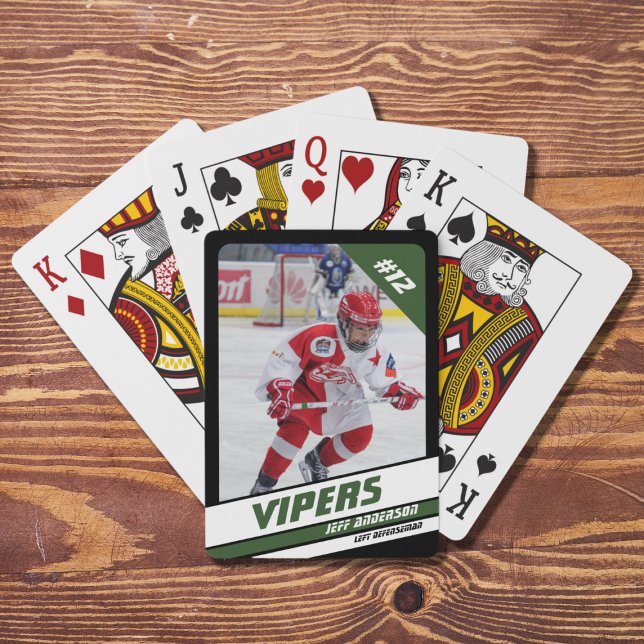 Jeu De Cartes Joueur de hockey garde l'éponge sur le vert vibran (Capture ice hockey memories with sleek black and green playing cards. Great souvenir or gift idea!)
