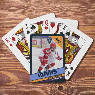 Jeu De Cartes Joueur De Hockey Maintient L'Attention Sur Violet 