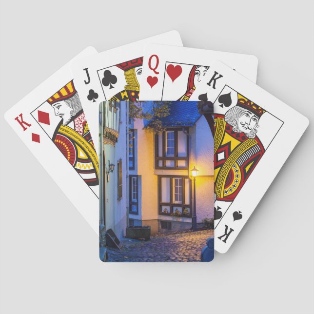 Jeu De Cartes Lampe de rue allumée sur une rue pavée (dos)