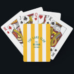 Jeu De Cartes Le Lake Club Green Crest Yellow Nautical Stripe<br><div class="desc">Ces cartes à jouer sont parfaites pour vos réunions au bord du lac... Bandes de cabane jaune avec crête de club de lac peinte en vert. Personnalisez avec les détails de votre rassemblement... année, lac et destination. Idéal pour une excursion en famille ou entre amis au lac, une soirée à...</div>