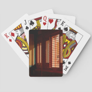 Jeu De Cartes Lumière à travers les ouvertures de fenêtres à mai