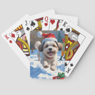 Jeu De Cartes Malti Tzu courant dans la neige avec un chapeau de