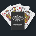 Jeu De Cartes Marié dans Fabulous Las Vegas Mariage noir<br><div class="desc">Cette coutume unique et amusante "Marié dans Fabulous Las Vegas" mariage faveur cartes à jouer comprend un design inspiré par le panneau Welcome to Las Vegas, Nevada", ainsi que le texte monogramme qui peut être personnalisé avec le nom du couple et la date du mariage. Les couleurs noir et blanc...</div>