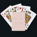 Jeu De Cartes Monogramme et nom de la servante d'accueil personn<br><div class="desc">Ajoutez une touche personnelle à votre mariage avec le monogramme et le cadeau de nom personnalisé de la femme de ménage. Ce design présente le nom personnalisé de la servante avec titre et date mariage en blanc et monogramme en rose vif comme arrière - plan, dans le style de police...</div>