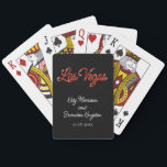 Jeu De Cartes Paillettes rouges de Las Vegas<br><div class="desc">Ces cartes à jouer de Las Vegas sont rehaussées d'un texte rouge scintillant sur fond noir, ce qui en fait le cadeau idéal pour un mariage à destination à Las Vegas. Il fait partie de la collection de mariage Red Las Vegas Sparkles. Si vous avez besoin d'articles de coordination supplémentaires,...</div>