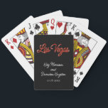 Jeu De Cartes Paillettes rouges de Las Vegas<br><div class="desc">Ces cartes à jouer de Las Vegas sont rehaussées d'un texte rouge scintillant sur fond noir, ce qui en fait le cadeau idéal pour un mariage à destination à Las Vegas. Il fait partie de la collection de mariage Red Las Vegas Sparkles. Si vous avez besoin d'articles de coordination supplémentaires,...</div>