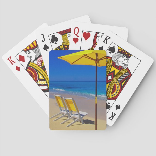 Jeu De Cartes Parapluie de plage jaune et chaises sur plage imma (dos)