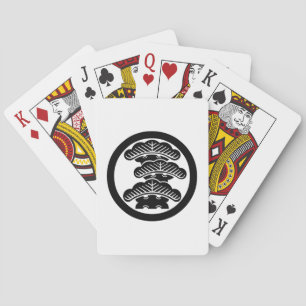 Jeu De Cartes Pin sylvestre à trois niveaux R dans un cercle