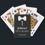 Jeu De Cartes Porteur de bague Cartes de Jeu Mariage Cadeau<br><div class="desc">Ce jeu amusant de cartes à jouer est conçu comme un cadeau pour le porteur de bague mariage. Les dossiers sont noirs avec une cravate arc blanche et des boutons. Le texte est blanc et dit "porteur d'anneau" avec une place pour son nom, le nom du couple et la date...</div>