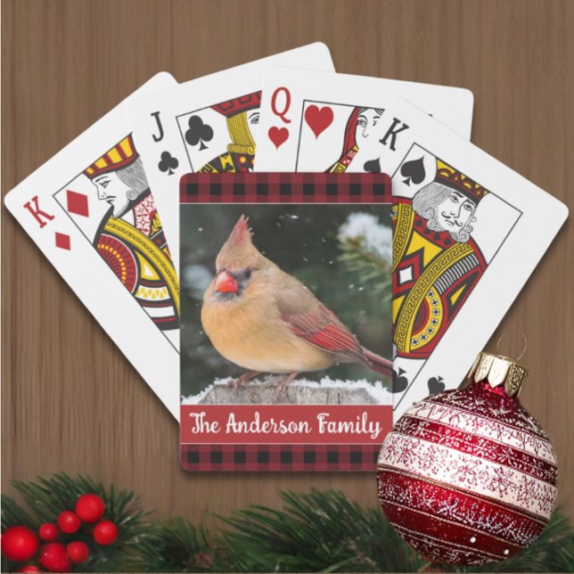 Jeu De Cartes Rustique Noël Plaid Nom de famille Cardinal (Playing cards are a fun stocking stuffer. This cardinal and custom text make them extra special.)