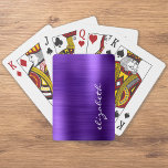 Jeu De Cartes Script de signature en métal brossé violet<br><div class="desc">Ce design branché présente un arrière - plan moderne de feuille de métal violet faux brossé. Personnalisez-le avec votre nom qui tourne verticalement sur le côté droit en écriture manuscrite blanche.</div>