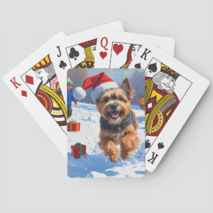 Jeu De Cartes Tibetan Terrier courant dans la neige avec un chap