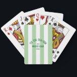 Jeu De Cartes Tis SeaSon Custom Beach Christmas Green Stripe<br><div class="desc">Les Cartes de Poker en Grille Verte de Noël "Tis The Sea-Son Custom Beach" font de la nuit de jeu une partie festive de vos célébrations de vacances. Dotées d'un design à rayures vertes gaies et d'un nom de plage personnalisable et d'une année, ces cartes de haute qualité sont parfaites...</div>