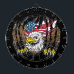 Jeu De Fléchettes Drapeau américain patriotique<br><div class="desc">L'aigle américain à l'aspect Stern se dérobe de ce design avec ses puissantes griffes ! Drapeau américain dans l'arrière - plan ! Grand cadeau pour tout pays amoureux,  amoureux d'aigle patriotique!</div>