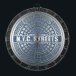Jeu De Fléchettes Manhole Covers Queens<br><div class="desc">NYC Streets Manhole Cover Queens tshirts, cadeaux et accessoires, apportés par Imagine That! Le design situé au coeur de Manhattan, présente notre design original d'une couverture de trou d'homme du début de New York avec les mots dans le centre, rue N.Y.C., et le mot, Queens, courbé le long du sommet....</div>