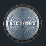 Jeu De Fléchettes Manhole Covers Queens<br><div class="desc">NYC Streets Manhole Cover Queens tshirts, cadeaux et accessoires, apportés par Imagine That! Le design situé au coeur de Manhattan, présente notre design original d'une couverture de trou d'homme du début de New York avec les mots dans le centre, rue N.Y.C., et le mot, Queens, courbé le long du sommet....</div>