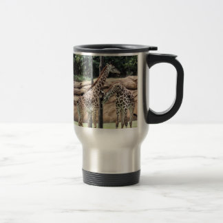 Jeu de la tasse de voyage des girafes solides
