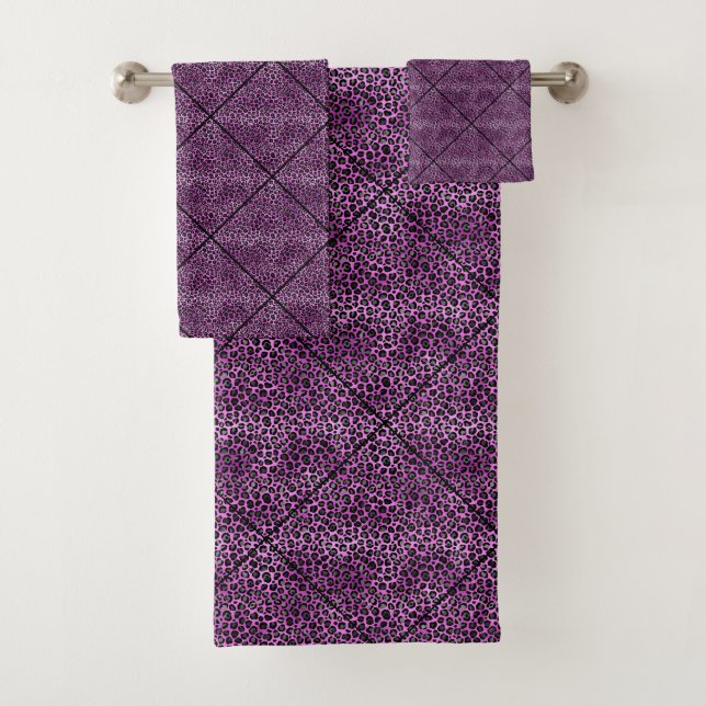 JEU DE SERVIETTES BLANCHES EN PURPLE LÉOPARD (En situation)