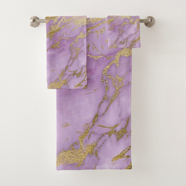 JEU DE SERVIETTES LUXE PURPLE GOLD HAMPTON (En situation)