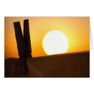 Jeu de vêtements au lever du soleil