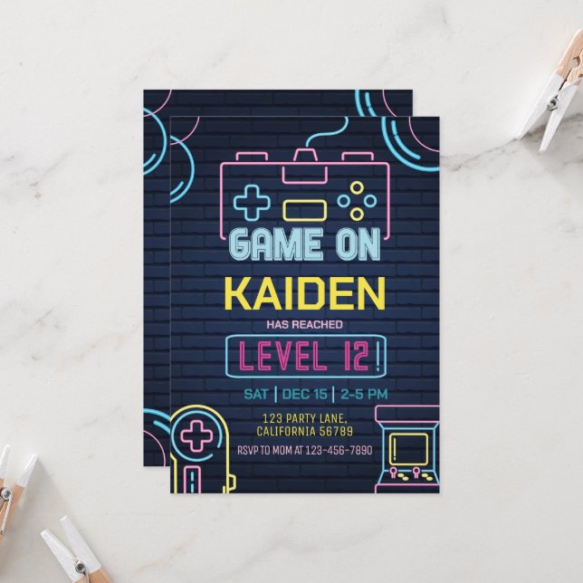 Jeu vidéo Invitation Anniversaire Arcade Invitatio (Devant/Arrière en situation)