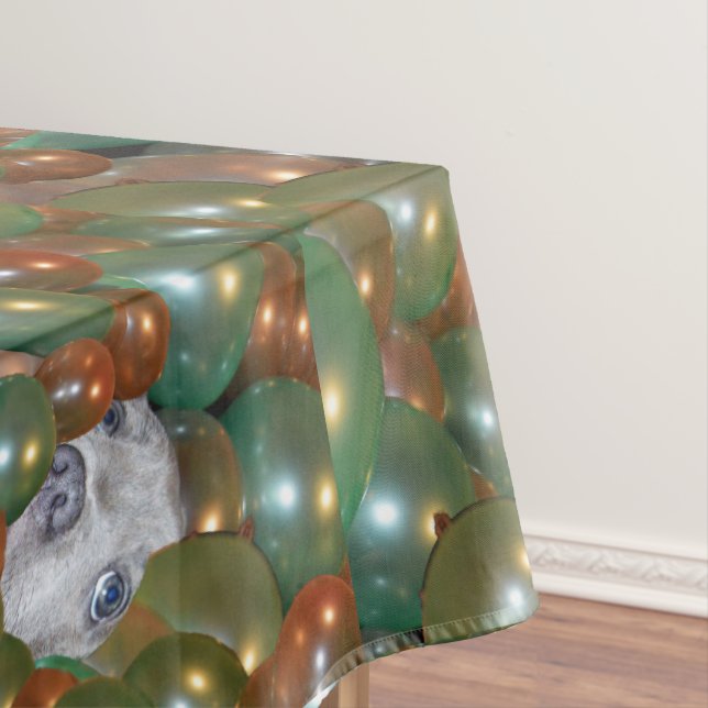 Jeune Tête Se Cachant Dans Les Ballons, Nappe (In Situ)