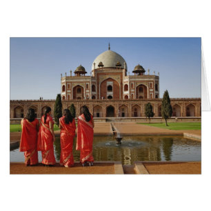 Jeunes Indiennes et tombeau d'Humayun, Delhi,