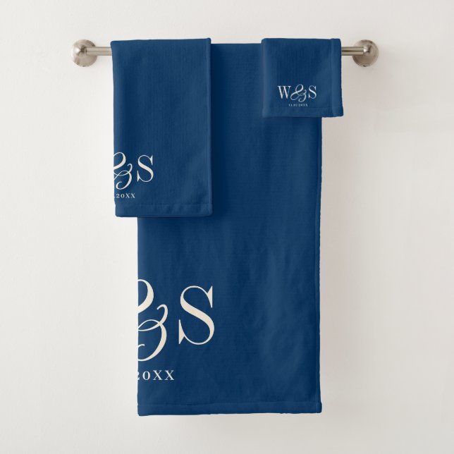 Jeunes mariés élégants bleu marine initiale (En situation)