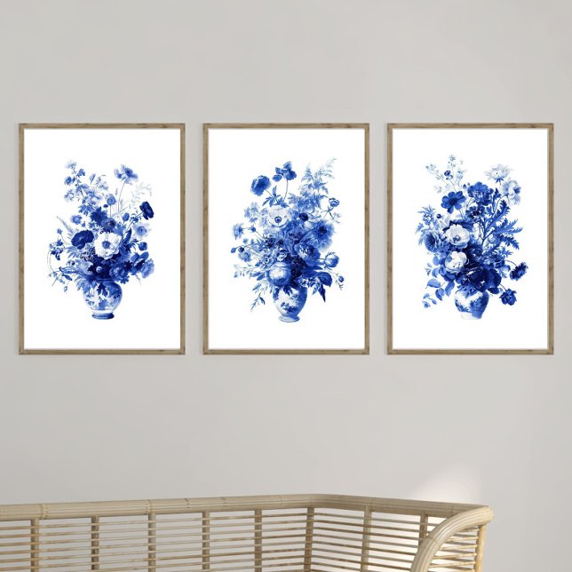 Jeux D'art Mural Flores de Toile Bleu Blanc en Aquarelle Vase (French Blue White Toile Floral Watercolor Flowers in Vase Set of three prints)