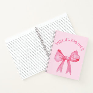 Joli carnet en spirale rose avec un arc