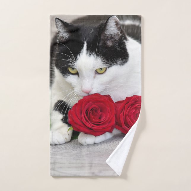 Joli chat avec la rose rouge (Serviette à main)