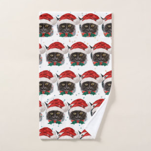 Joli chat noir avec chapeau de Père Noël à Noël