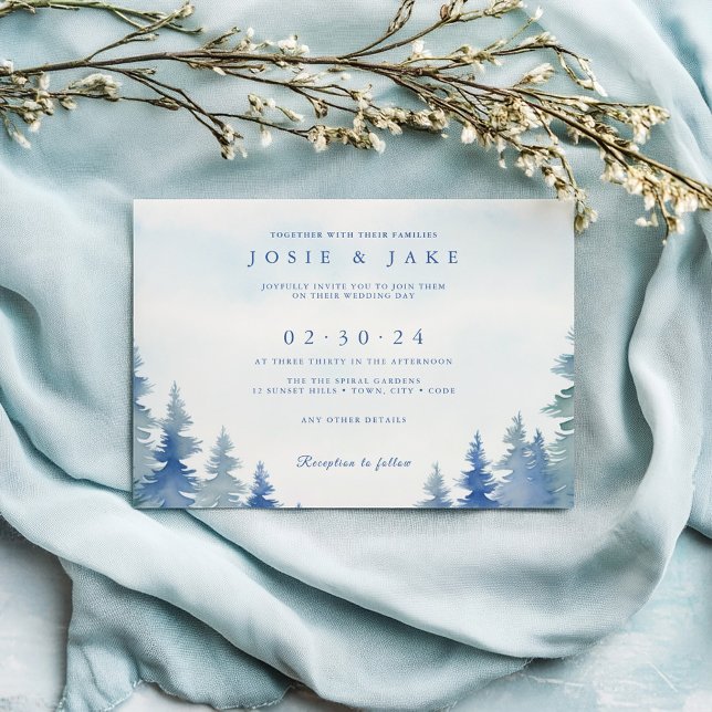 Joli faire-part de mariage de pins d'hiver bleu (Pretty winter pine trees wedding invitation.)