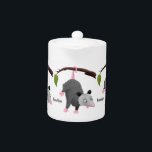 Joli opossum accroché à la branche dessin animé<br><div class="desc">Ce joli opossum est juste accroché pour le plaisir ! Dessiné dans un style d'illustration de dessin humoristique idiot.</div>