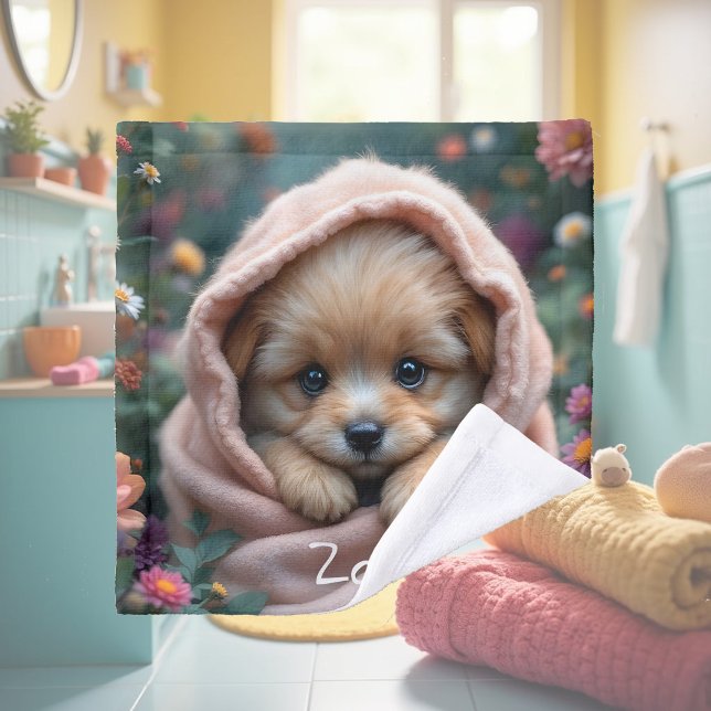 Joli, petit, chiot duveteux entouré de fleurs (Créateur téléchargé)