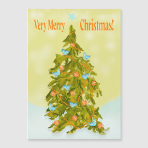 Joli sapin de Noël avec des oiseaux bleus