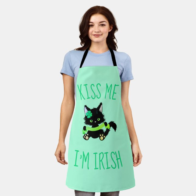 Joli tablier St. Patrick's Kiss Me I'm Irish Cat (Porté)