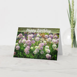 Jolie carte d'anniversaire avec des fleurs de jard