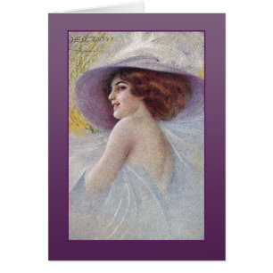Jolie femme en grandes cartes et cartes postales