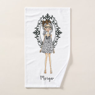 Jolie fille branchée avec lunettes