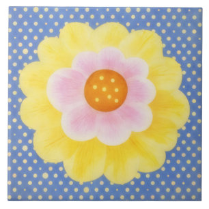 Jolie fleur jaune sur carreau décoratif bleu