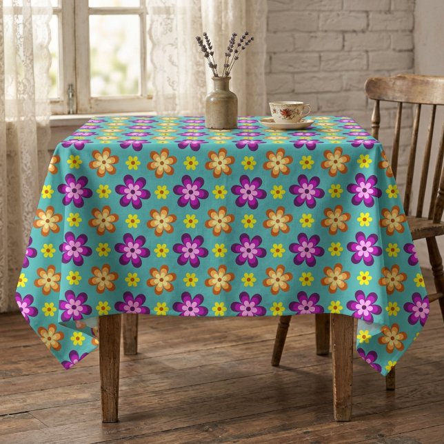 Jolie Nappe de Table Fleurs Rétro Colorées (Cute Colorful Retro Flowers Small Tablecloth covering a table in a cottagecore style dining room.)