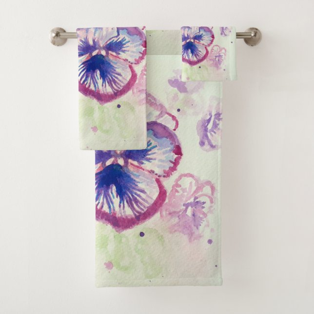 Jolie serviette en aquarelle violette pensée flora (En situation)